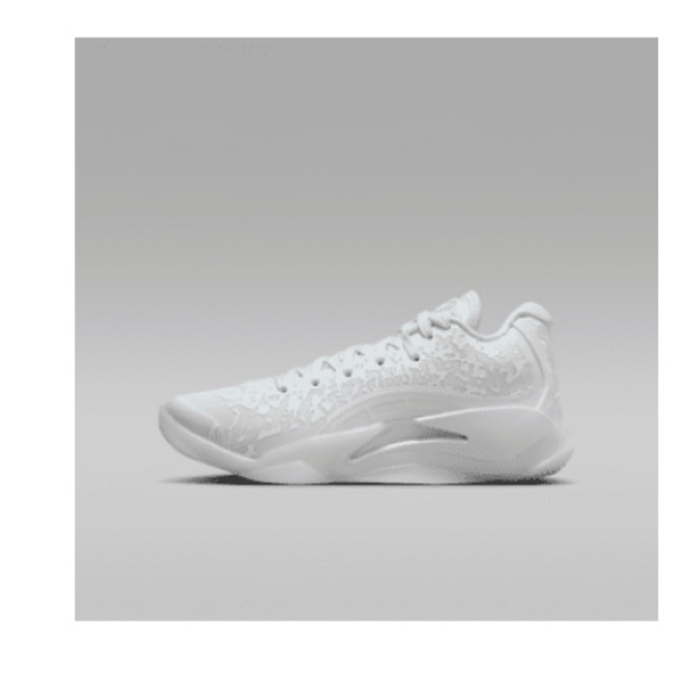 New Jordan Nike kids Zion 
Zion 3 Big Kids' Basketball
Shoes
White/ 3.5  3.5Y
